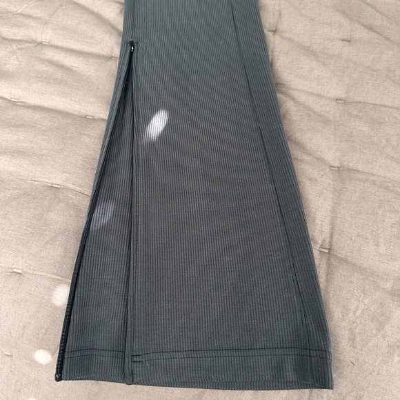 Lululemon size 4 flare leggings - Picture 3 of 4